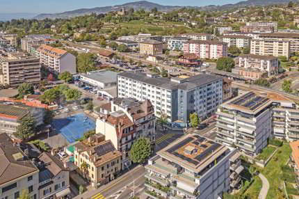 Immeuble de rendement : 2 surfaces commerciales et 4 appartements 3.5 pièces 1/5