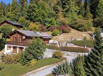 Domicilia.ch vous propose ce chalet à rénover dans un environnement privilégié 1/5