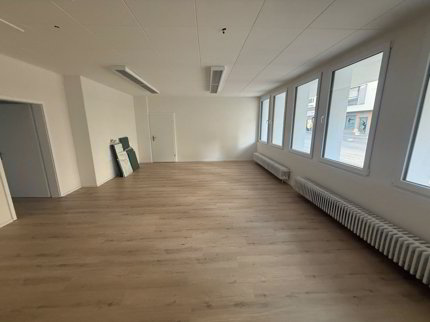Surface commerciale entièrement rénovée avec grande vitrine - Fribourg Pérolles 1/5