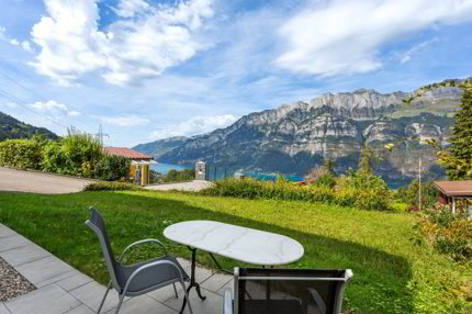 Charmantes Einfamilienhaus mit See- und Bergsicht 1/5