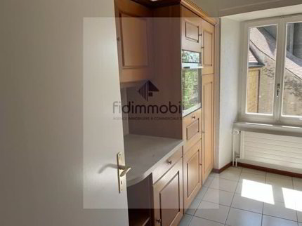 Appartement de 5 pièces en plein coeur de St-Blaise 1/5