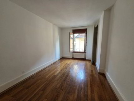 Découvrez votre prochain chez-vous, au coeur d'un quartier vivant et recherché ! 1/5