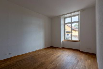 Helle 3.5-Zimmer-Wohnung mit hohen Räumen und gedecktem Balkon 1/5