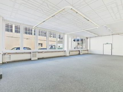 320m2 befahrbare Gewerbefläche im industriellen Design 1/5
