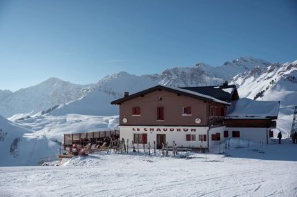 Restaurace s pokoji pro hosty s možností lyžování v Champéry Planachaux 1/5