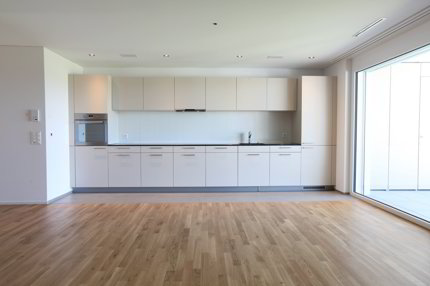 Gemütliche 4.5 Zimmerwohnung mit Balkon und Aussicht ins Grüne. 1/5