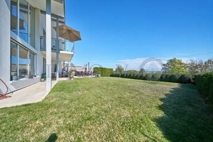 DE STANDING AVEC GRAND JARDIN ET VUE LAC 1/5