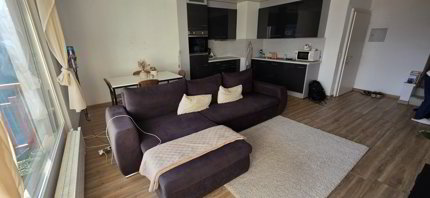 À louer à l'année - Appartement meublé de 2,5 pièces avec balcon et vue sur les montagnes 1/5