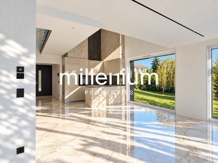 Maison de 7 pièces en location à ZONE - 200 m² 1/5
