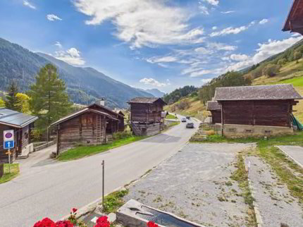Traditionelles Walliserhaus mit Charme und Potenzial 1/5