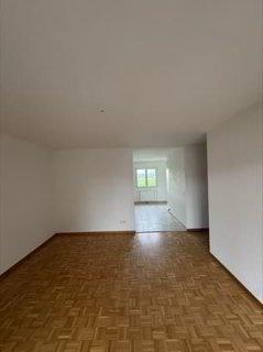 Appartement rénové de 4,5 pièces de 85m2 avec balcon, au 1er étage 1/5