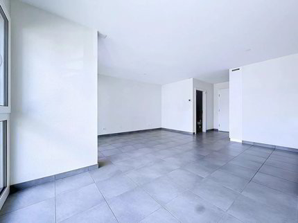 Studio lumineux avec grand balcon à Sion - libre de suite 1/5