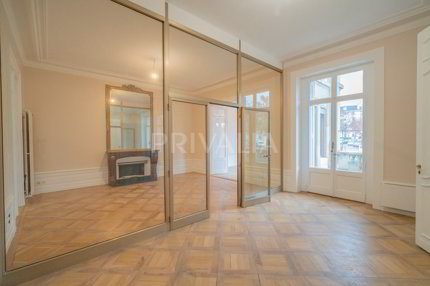 Beautiful offices in a prestigious building in the Russian Church district 1/5