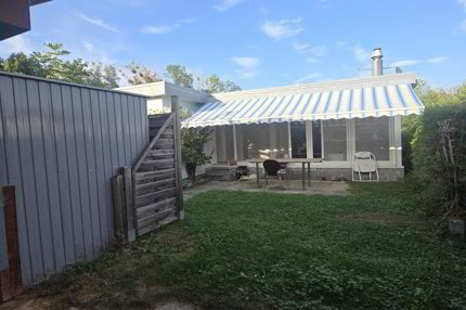 Grand chalet au bord du lac de Neuchâtel, sur un terrain en pleine propriété, pour toute l'année 1/5