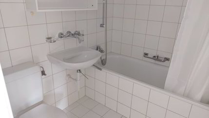 Modernes Studio mit neuer Küche 1/5