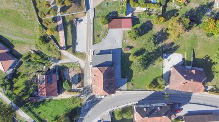 Maison de 2 logements, 7 garages, grange et autres grands volumes 1/5