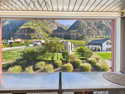 Villa de 5.5 pièces en vente à Zone - 221 m² 1/5