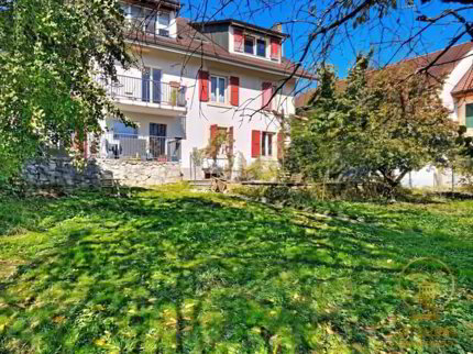 ORGES - immeuble de rendement de 6 appartements avec place-jardin et... 1/5