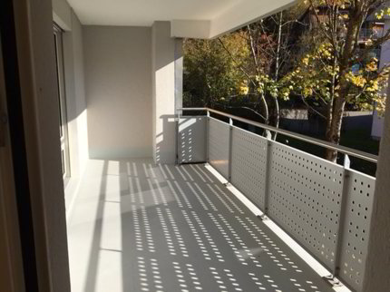 Preiswert! schöne, sonnige, grosszügige EG-4.5 Zi-Wohnung mit grossem Balkon und Bergsicht! 1/5