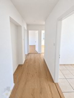 RENOVIERTE WOHNUNG MIT ZWEI BALKONEN INKL. PARKPLATZ 1/5