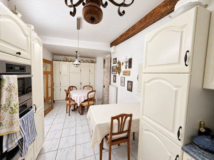Spacieuse maison de 8,5 pièces sur 4 niveaux avec terrasse sur le toit à Delémont 1/5