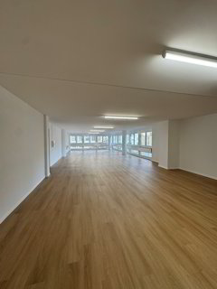 Superbe surface de 131 m2 entièrement rénovée. 1/1