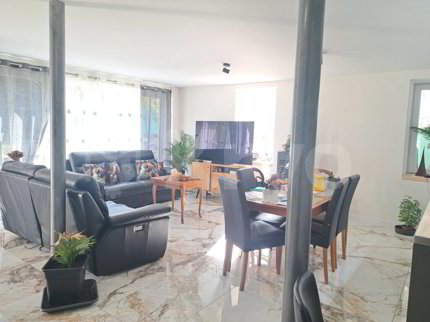 Appartement de 5.5 pièces en location à Valangin - 150 m² 1/5