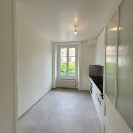 Appartement lumineux de 3.5 pièces avec balcon à Neuchâtel 1/5
