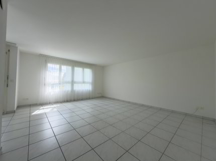 Grosszügige 4.5-Zimmer-Wohnung - zentral und praktisch gelegen 1/5