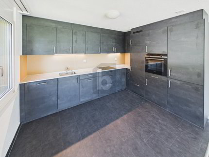 NEU RENOVIERT, GROSSZÜGIG UND MIT AUSSICHT 1/5