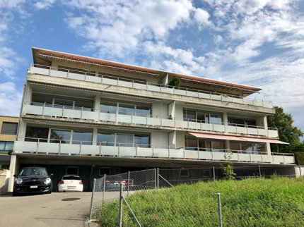 Unterstand- und Aussenparkplätze zu vermieten 1/3