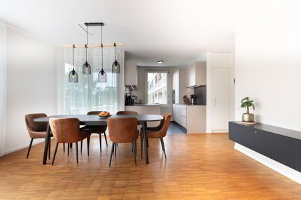 Moderne 4.5-Zimmer-Wohnung mit grosser Dachterrasse und Loggia an zentraler Lage 1/5