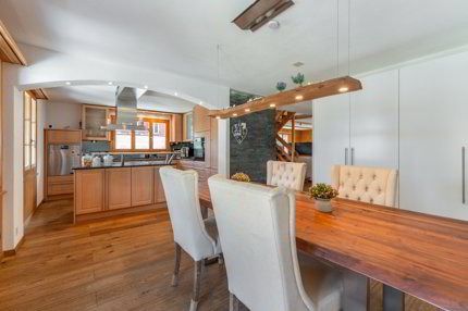 Grosses Haus | renoviert | viel Garten | 3 Garagenboxen | Büro | Werkstatt | Partyraum | 66 m² Dachstock im Edelrohbau | Einlegerwohnung möglich 1/5