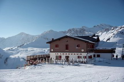 Hôtel en vente à Champéry - 1 000 m² 1/5